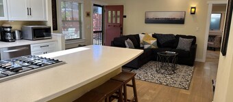 King bed, Fireplace, 100+mbps Wifi, AC, Big Yard, So Walkable