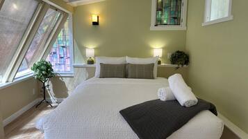 2 chambres, bureau, fer et planche Ă repasser, lit parapluie