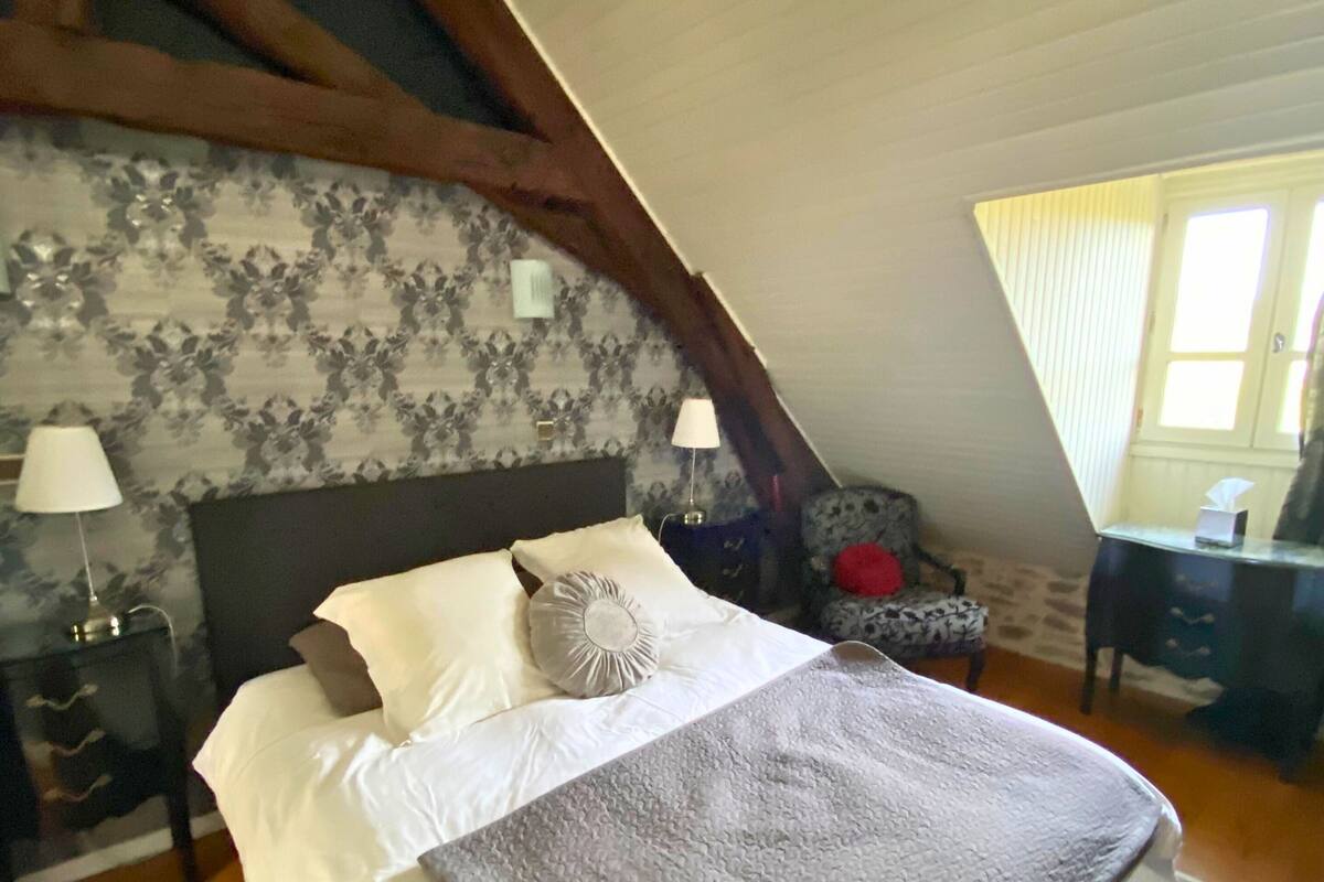 Standard Quadruple Room | In-room safe, iron/ironing board (on request), WiFi (free)