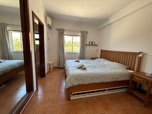 3 bedrooms, desk, iron/ironing board, WiFi
