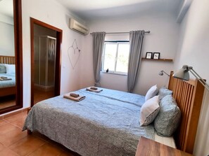 3 quartos, escrivaninha, ferros/tábuas de passar roupa, Wi-Fi