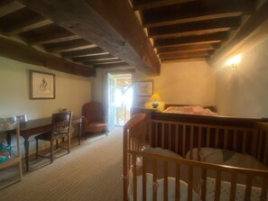 5 chambres, fer et planche à repasser, Wi-Fi, draps fournis