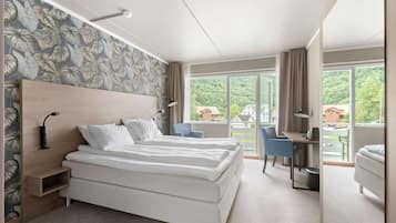 Chambre Supérieure, 1 grand lit, balcon, vue mer | Décoration personnalisée, ameublement personnalisé, rideaux occultants