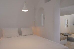2 bedrooms, in-room safe, iron/ironing board, free WiFi