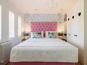 3 bedrooms, free WiFi, bed sheets