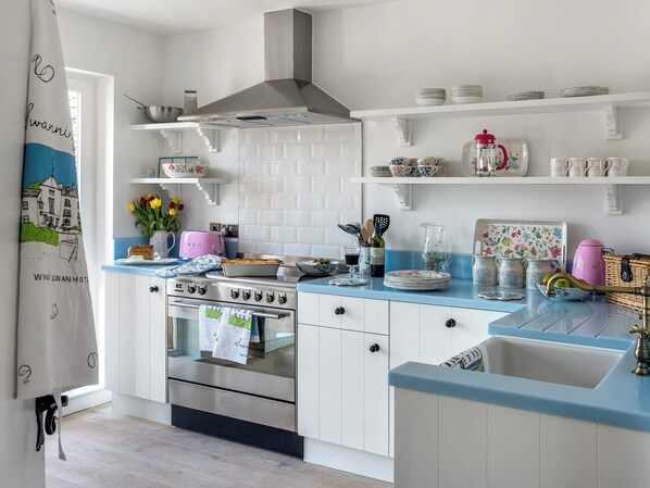 Dishwasher, cookware/dishes/utensils