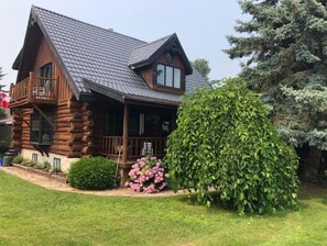 Exterior - Canadian Peaks
(Southampton)