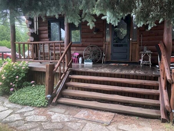 Terrace/patio - Canadian Peaks
(Southampton)