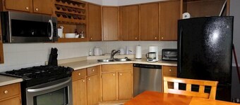 Clemens' Cottage, a charming 3-Bed Historic Home in Central Southampton