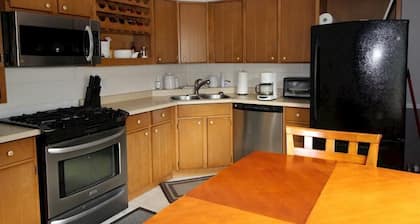 Clemens' Cottage, a charming 3-Bed Historic Home in Central Southampton