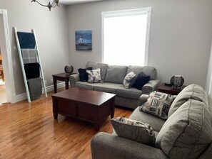 Téléviseur connecté, foyer, lecteur de DVD