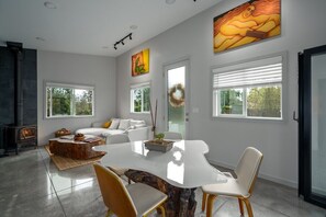 Dining - 5-Star Luxury Spa-Sauna "Gem" 5 min to Volcano Natl. Park (Volcano)