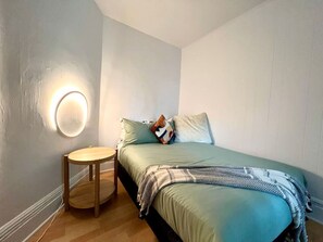 1 室のベッドルーム、アイロン / アイロン台、WiFi、ベッドシーツ