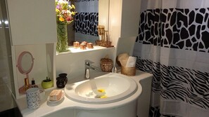 ファミリー ハウス | バスルーム | バスアメニティ (無料)、ヘアドライヤー