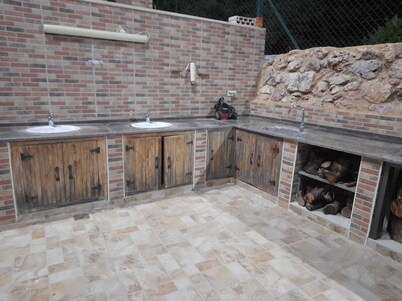 executive one bedroom apartment with leaving room 