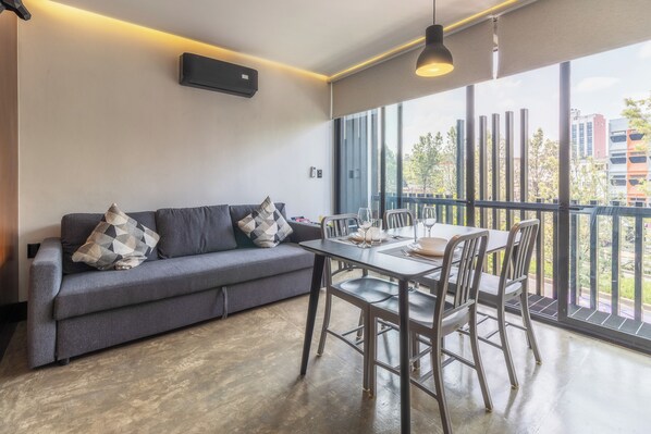 50-inch Smart TV with digital channels, Netflix, streaming services