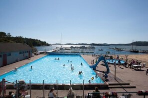 Piscine couverte, piscine extérieure