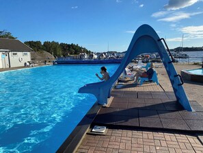 Piscina coperta, piscina all'aperto
