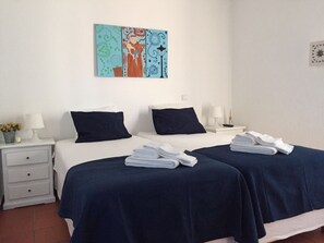 2 bedrooms, iron/ironing board, internet, bed sheets