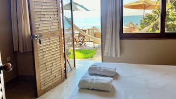 HABITACION MATRIMONIAL FRENTE AL MAR CON TERRAZA | Minibar, in-room safe, free WiFi, bed sheets