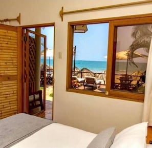 HABITACION MATRIMONIAL FRENTE AL MAR CON TERRAZA | Minibar, in-room safe, free WiFi, bed sheets
