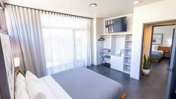Deluxe 2 King Bedrooms, Multiple Beds, Sleeps 11ppl | Hochwertige Bettwaren, Zimmersafe, Bügeleisen/Bügelbrett