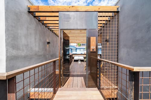 Deluxe 2 King Bedrooms, Multiple Beds, Sleeps 11ppl | テラス / パティオ