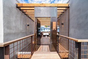 Deluxe 2 King Bedrooms, Multiple Beds, Sleeps 11ppl | Terrace/patio