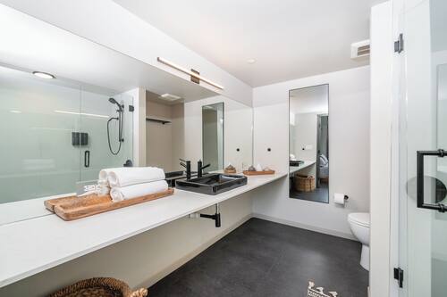 Douche, serviettes fournies