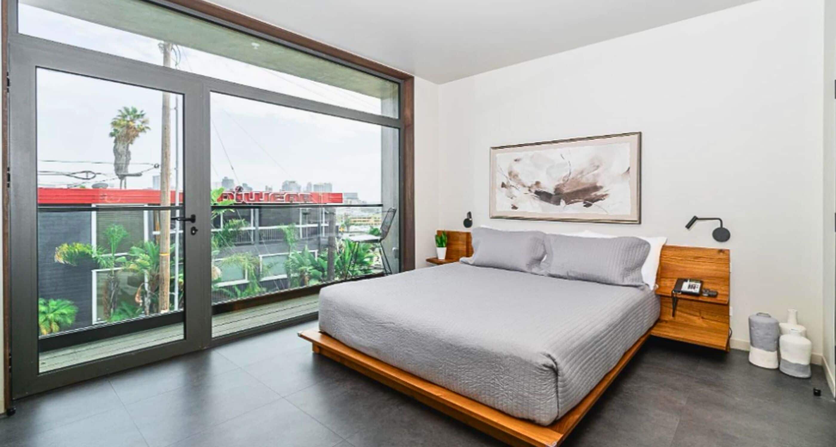 Premium bedding, in-room safe, iron/ironing board, free WiFi