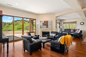 المنشأة من الداخل