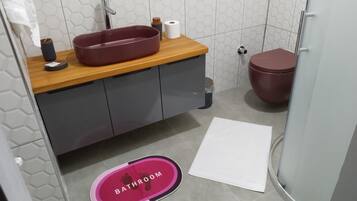 Rumah Keluarga, pemandangan laut | Kamar mandi | Sandal