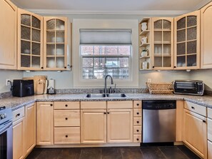 Fridge, microwave, oven, stovetop - W 44th Retreat • Walkable Home in LoHi/Highlands (Denver)