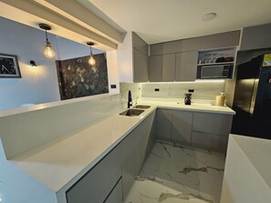 Fridge, microwave - CASA HOTEL LA BONITA (Medellín)