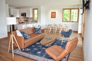 Smart TV, stereo - Escape to The HighView. (Dadeville)