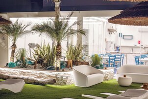 Fachada de la propiedad por la tarde o noche