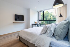 3 bedrooms, in-room safe, desk, iron/ironing board