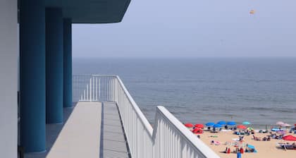 Luxurious 5 bedroom, 5.5 bath oceanfront villa!