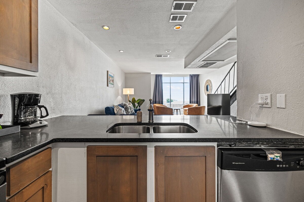 Photo 10 of Littlefield Lofts, hosted by Placemakr - 6th Street
