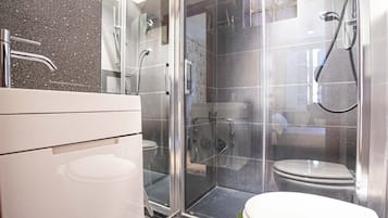 Shower, jetted tub, hair dryer, bidet