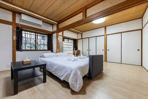 Unclassified image, 2 of 21, button