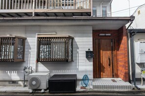 Unclassified image, 5 of 21, button