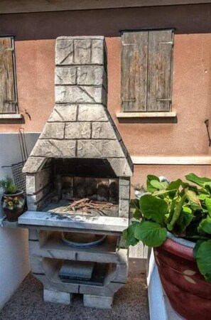 Property grounds - Two-Bedroom Apartment for 6 in Trogir (Trogir)