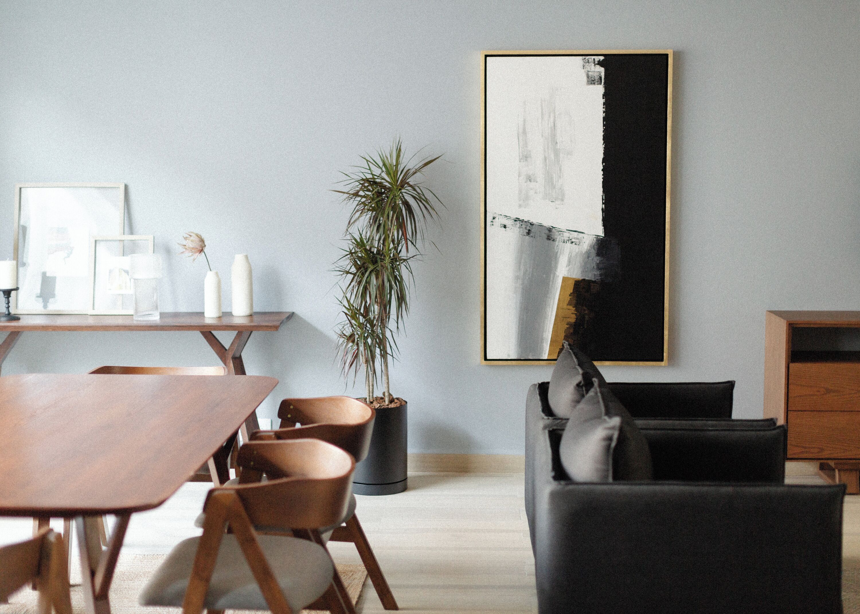 Căn hộ Deluxe | Khu phòng khách | Smart TV 32-inch có truyền hình kỹ thuật số 