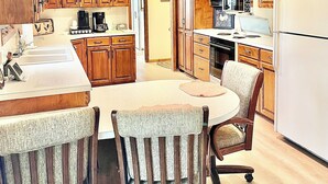 Coffee/tea maker, fridge, microwave, oven