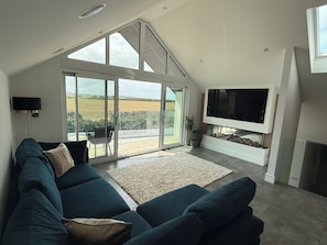 Smart TV, fireplace - New 3 double bedroom modern luxury countryside home near Perranporth seaside (Rose)