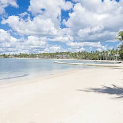 Bãi biển riêng, xe đưa đón đến bãi biển miễn phí, khăn tắm biển