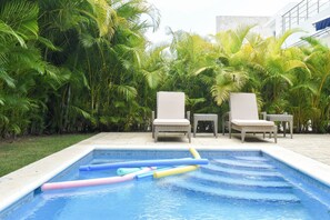 Villa Familiale, piscine privée, cÎté jardin | Terrasse/Patio