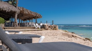Playa privada, cabañas de uso gratuito, toallas de playa y vóley playa