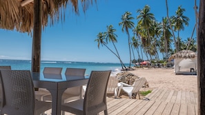 Playa privada, cabañas de uso gratuito, toallas de playa y vóley playa